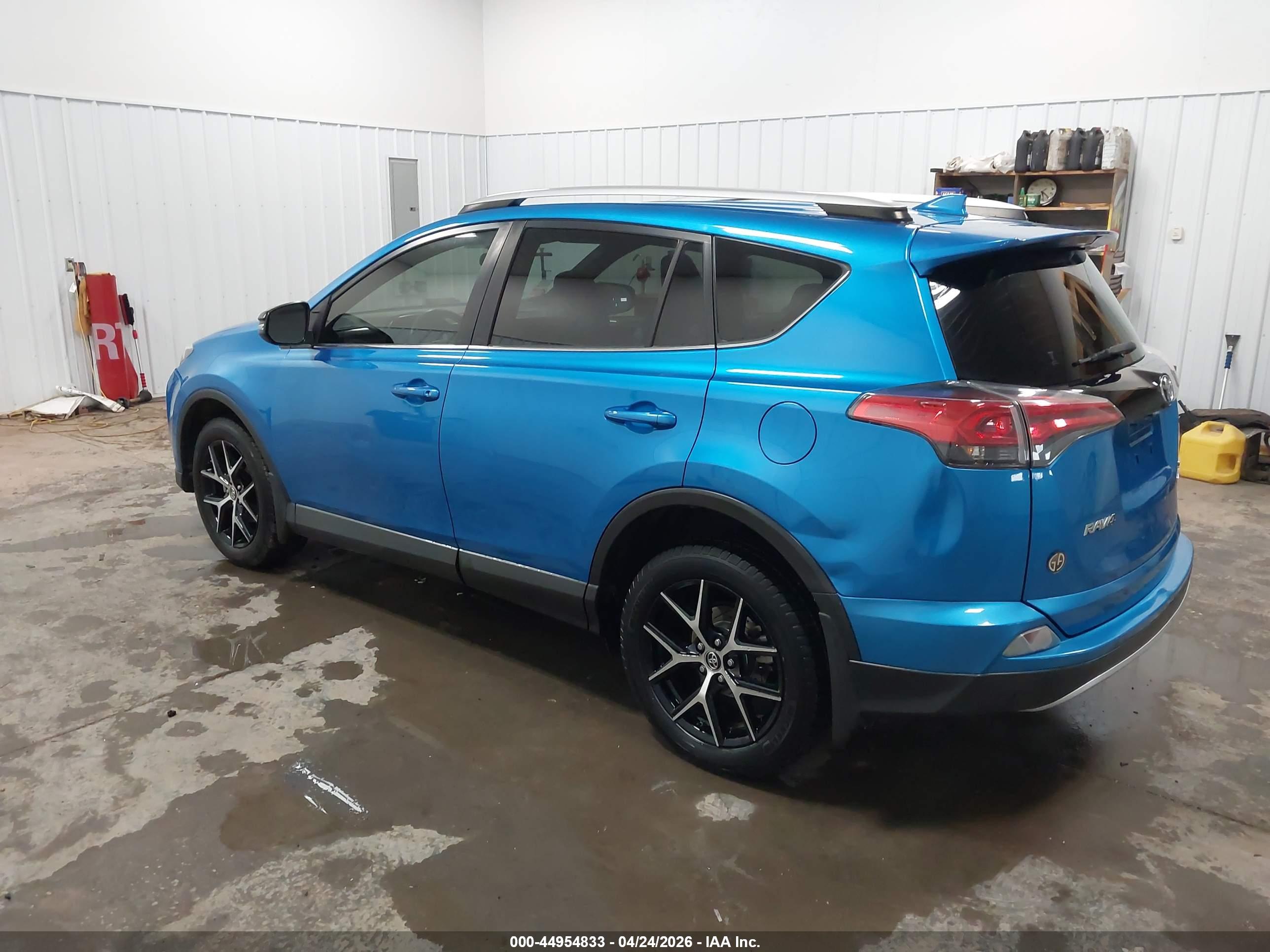 2016 TOYOTA RAV 4 — VIN JTMJFREVXGD186659 — photo 3